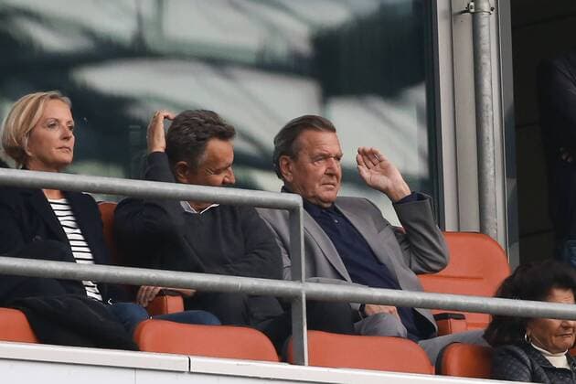 Hannover, HDI Arena, Gerhard Schroeder,Hannover 96 gegn Karlsruher SC,