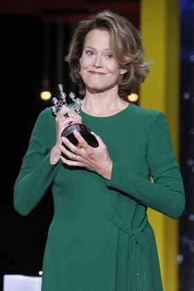 Filmfestival San Sebastian - Donostia Award Sigourney Weaver Sigourney Weaver receives the Donostia award 2016 to a lifetime achievements during the 64th San Sebastian film festival at the Kursaal in San Sebastian, Spain. CELEBRITIES : Sigourney Weaver receives the Donostia award 2016 - San Sebastian - 21 09 2016 WALTERKOVACS PANORAMIC 