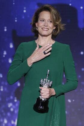 Filmfestival San Sebastian - Donostia Award Sigourney Weaver Sigourney Weaver receives the Donostia award 2016 to a lifetime achievements during the 64th San Sebastian film festival at the Kursaal in San Sebastian, Spain. CELEBRITIES : Sigourney Weaver receives the Donostia award 2016 - San Sebastian - 21 09 2016 WALTERKOVACS PANORAMIC 