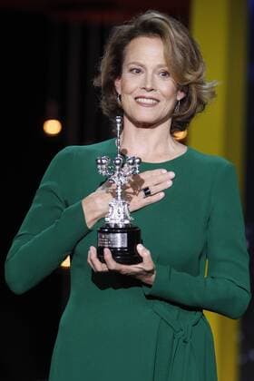 Filmfestival San Sebastian - Donostia Award Sigourney Weaver Sigourney Weaver receives the Donostia award 2016 to a lifetime achievements during the 64th San Sebastian film festival at the Kursaal in San Sebastian, Spain. CELEBRITIES : Sigourney Weaver receives the Donostia award 2016 - San Sebastian - 21 09 2016 WALTERKOVACS PANORAMIC 