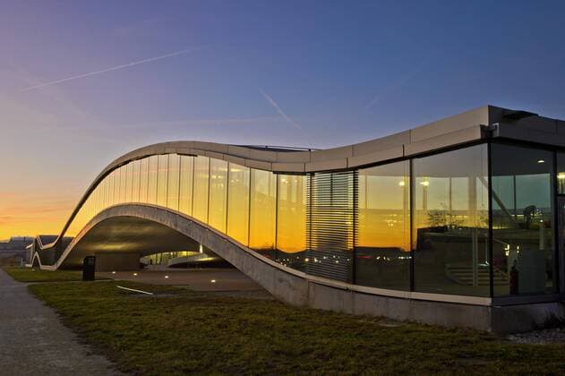 Architektur von SANAA Rolex Learning Center, ecole polytechnique federale de Lausanne, EPFL, Lausanne, Schweiz, Europa Copyright: imageBROKER/GuenterxFischer iblgva04392779.jpg