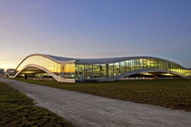Architektur von SANAA Rolex Learning Center, ecole polytechnique federale de Lausanne, EPFL, Lausanne, Schweiz, Europa Copyright: imageBROKER/GuenterxFischer iblgva04392783.jpg