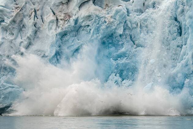  IMAGO Nature: Unsere Erde, Klimawandel, Arktische und Antarktische Eisschmelze  Kalbender Gletscher, Abbruchkante des Monacobreen, auch Monaco-Gletscher, Liefdefjorden, Insel Spitzbergen, Inselgruppe Spitzbergen, Svalbard und Jan Mayen, Norwegen, Europa Copyright: imageBROKER/MatthiasxGraben ibxdrn04389903.jpg