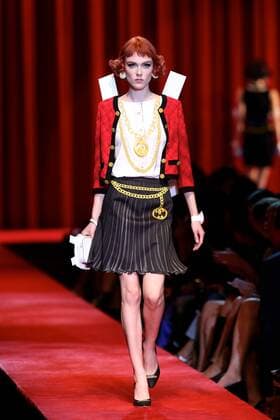 MILAN, Sept. 22, 2016 -- A model presents creations at Moschino fashion show as part of the women s Spring Summer 2017 Milan Fashion Week, in Milan, Italy, Sept. 22, 2016. )(zcc) ITALY-MILAN-FASHION WEEK-MOSCHINO JinxYu 