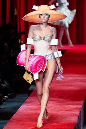 Milan Fashion Week, Women Spring Summer 2017 Milano Moda donna Primavera Estate 2017 - Modenschau Moschino Pictured: Moschino  Copyright: xGREGOx