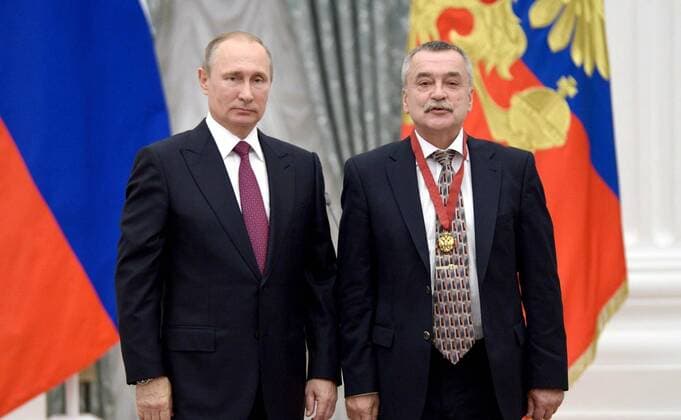 September 22, 2016. - Russia, Moscow. - Russian President Vladimir Putin (left) and Energy NGO Rocket and Space Corporation cosmonaut Mikhail Tyurin at the ceremony of giving state awards for outstanding achievements in the Catherine Hall in Kremlin. KremlinxxPool 