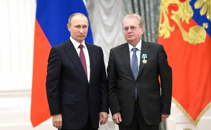 September 22, 2016. - Russia, Moscow. - Russian President Vladimir Putin (left) and Hermitage museum director Mikhail Piotrovsky at the ceremony of giving state awards in the Catherine Hall in Kremlin. KremlinxxPool 