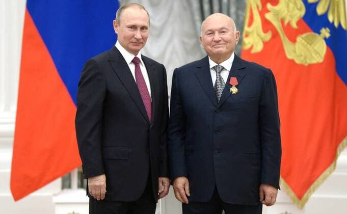 September 22, 2016. - Russia, Moscow. - Russian President Vladimir Putin (left) and ex-mayor of Moscow Yury Luzhkov at the ceremony of giving state awards for outstanding achievements in the Catherine Hall in Kremlin. KremlinxxPool 