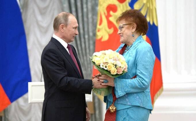 September 22, 2016. - Russia, Moscow. - Russian President Vladimir Putin and President of Russian Academy of Education Luydmila Verbitskaya at the ceremony of giving state awards in Kremlin. KremlinxxPool 
