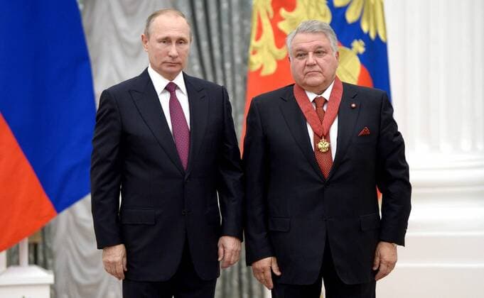 September 22, 2016. - Russia, Moscow. - Russian President Vladimir Putin (left) and President of the National Research Center Kurchatov Institute Mikhail Kovalchuk at the ceremony of giving state awards for outstanding achievements in the Catherine Hall in Kremlin. KremlinxxPool 