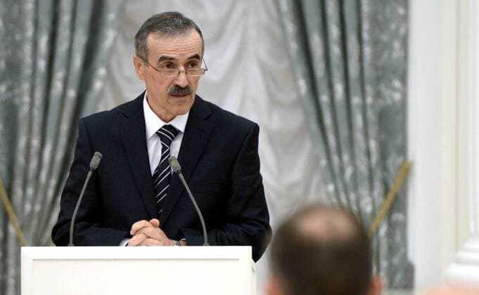 September 22, 2016. - Russia, Moscow. - Nurbagand Nurbagandov, father of police lieutenant Magomed Nurbagandov, speaks at the presentation of state awards by Russian President Vladimir Putin at the Kremlin, after receiving the Hero of Russia Star awarded to his son posthumously. KremlinxxPool 