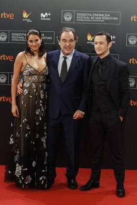 Oliver Stone, Joseph Gordon Levitt and Shailene Woodley attend the Snowden premiere CELEBRITES : 64eme festival du Film de San Sebastian - 22 09 2016 WALTERKOVACS Panoramic 