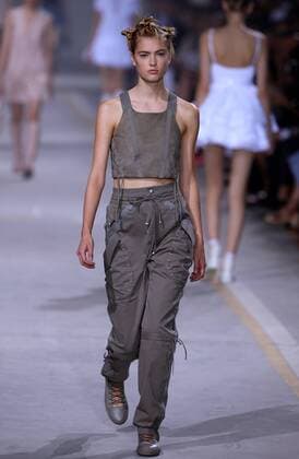 (160923) -- MILAN, Sept. 23, 2016 -- A model presents a creation at Diesel Black Gold fashion show during Milan Fashion Week Spring Summer 2017 in Milan, Italy, Sept. 23, 2016. )(cl) ITALY-MILAN-FASHION WEEK-DIESEL BLACK GOLD JinxYu 
