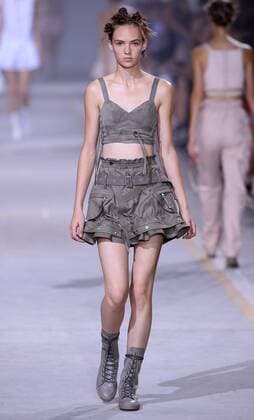 (160923) -- MILAN, Sept. 23, 2016 -- A model presents a creation at Diesel Black Gold fashion show during Milan Fashion Week Spring Summer 2017 in Milan, Italy, Sept. 23, 2016. )(cl) ITALY-MILAN-FASHION WEEK-DIESEL BLACK GOLD JinxYu 