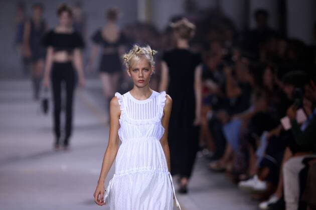 (160923) -- MILAN, Sept. 23, 2016 -- A model presents a creation at Diesel Black Gold fashion show during Milan Fashion Week Spring Summer 2017 in Milan, Italy, Sept. 23, 2016. )(cl) ITALY-MILAN-FASHION WEEK-DIESEL BLACK GOLD JinxYu 