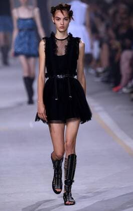 (160923) -- MILAN, Sept. 23, 2016 -- A model presents a creation at Diesel Black Gold fashion show during Milan Fashion Week Spring Summer 2017 in Milan, Italy, Sept. 23, 2016. )(cl) ITALY-MILAN-FASHION WEEK-DIESEL BLACK GOLD JinxYu 
