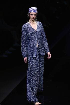 (160923) -- MILAN, Sept. 23, 2016 -- A model presents a creation at Giorgio Armani fashion show during Milan Fashion Week Spring Summer 2017 in Milan, Italy, Sept. 23, 2016. )(cl) ITALY-MILAN-FASHION WEEK-GIORGIO ARMANI JinxYu 