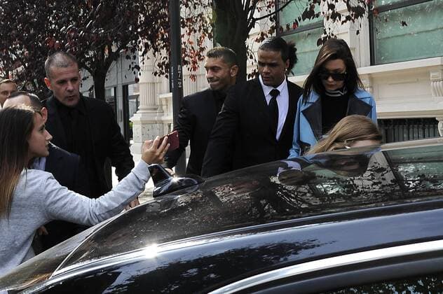 Mailand Fashion Week - Gigi Hadid vor ihrem Hotel in Mailand Milan, Italy - Gigi and Bella Hadid leave the hotel escorted by four bodyguards  Copyright: xLivioxValeriox