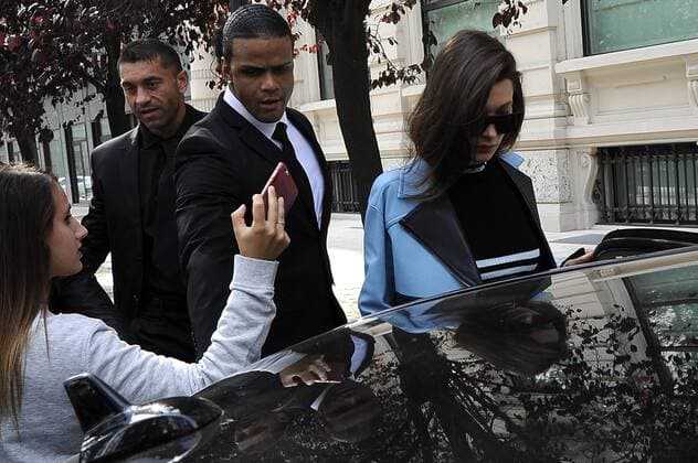 Mailand Fashion Week - Gigi Hadid vor ihrem Hotel in Mailand Milan, Italy - Gigi and Bella Hadid leave the hotel escorted by four bodyguards  Copyright: xLivioxValeriox