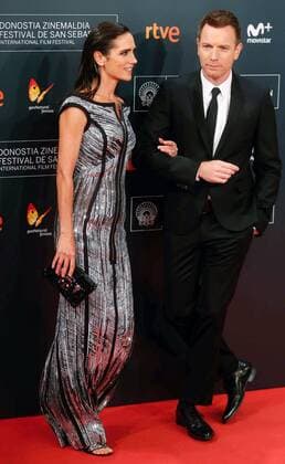 US actress Jennifer Connelly (R) and British actor and producer Ewan McGregor arrive at the presentation of the film American Pastoral during the 64th International Cinema Festival of San Sebastian, Basque Country, Spain, 23 September 2016. INTERNATIONAL CINEMA FESTIVAL OF SAN SEBASTIAN !ACHTUNG: NUR REDAKTIONELLE NUTZUNG!  SSB001 20160924-636102733118346863