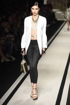 Mailand Fashion Week - Elisabetta Franchi Modenschau Milan Fashion Week, Women Spring Summer 2017. Milano, Moda Donna, Primavera Estate 2017. Elisabetta Franchi catwalk Pictured: model  Copyright: xSimonaxChiocciaxSickix