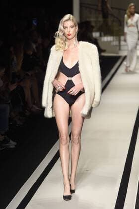 Mailand Fashion Week - Elisabetta Franchi Modenschau Milan Fashion Week, Women Spring Summer 2017. Milano, Moda Donna, Primavera Estate 2017. Elisabetta Franchi catwalk Pictured: model  Copyright: xSimonaxChiocciaxSickix