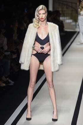 Mailand Fashion Week - Elisabetta Franchi Modenschau Milan Fashion Week, Women Spring Summer 2017. Milano, Moda Donna, Primavera Estate 2017. Elisabetta Franchi catwalk Pictured: model  Copyright: xSimonaxChiocciaxSickix