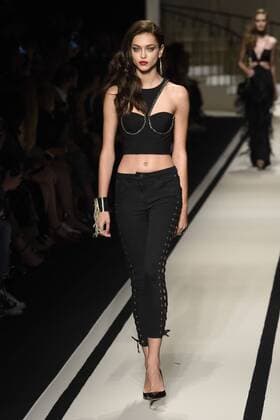 Mailand Fashion Week - Elisabetta Franchi Modenschau Milan Fashion Week, Women Spring Summer 2017. Milano, Moda Donna, Primavera Estate 2017. Elisabetta Franchi catwalk Pictured: model  Copyright: xSimonaxChiocciaxSickix