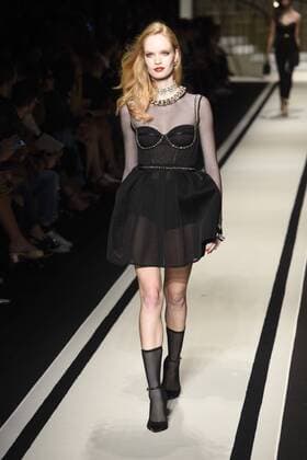 Mailand Fashion Week - Elisabetta Franchi Modenschau Milan Fashion Week, Women Spring Summer 2017. Milano, Moda Donna, Primavera Estate 2017. Elisabetta Franchi catwalk Pictured: model  Copyright: xSimonaxChiocciaxSickix