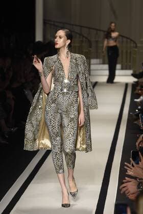Mailand Fashion Week - Elisabetta Franchi Modenschau Milan Fashion Week, Women Spring Summer 2017. Milano, Moda Donna, Primavera Estate 2017. Elisabetta Franchi catwalk Pictured: model  Copyright: xSimonaxChiocciaxSickix