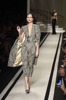 Mailand Fashion Week - Elisabetta Franchi Modenschau Milan Fashion Week, Women Spring Summer 2017. Milano, Moda Donna, Primavera Estate 2017. Elisabetta Franchi catwalk Pictured: model  Copyright: xSimonaxChiocciaxSickix
