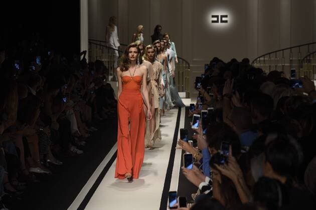 Mailand Fashion Week - Elisabetta Franchi Modenschau Milan Fashion Week, Women Spring Summer 2017. Milano, Moda Donna, Primavera Estate 2017. Elisabetta Franchi catwalk Pictured: model  Copyright: xSimonaxChiocciaxSickix