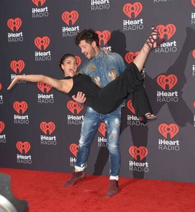 Bilder des Tages September 23, 2016 - Las Vegas, Nevada, United States of America - Dancer Valentin Chmerkovskiy and Olympian Laurie Hernandez attend the iHeartRadio Music Festival on September 23, 2016 at the T-Mobile Arena in Las Vegas, Nevada. Las Vegas United States of America - ZUMAt114