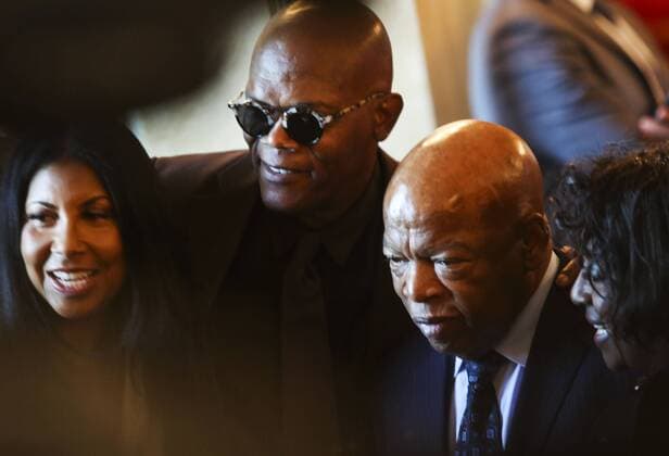 Eröffnung des Smithsonian Museums für Afro-Amerikanische Musik in Washington September 23, 2016 - Washington, District of Columbia, United States of America - Actor Samuel Jackson poses with Civil Rights pioneer John Lewis (D-GA) during a reception in honor of the opening of the Smithsonian National Museum of African American History and Culture listens, in the Grand Foyer of the White House September 23, 2016, Washington, DC. .Credit: Pool via CNP Washington United States of America - ZUMAs152