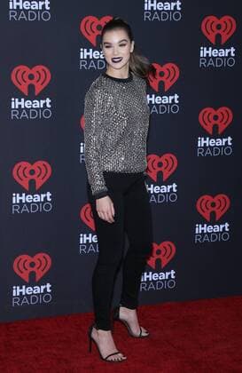 September 23, 2016 - Las Vegas, NV, United States - 23 September 2016 - Las Vegas, NV - Hailee Steinfeld. 2016 iHeart Radio Music Festival Photo Room at T-Mobile Arena. Photo Credit: MJT AdMedia Las Vegas United States - ZUMAa123