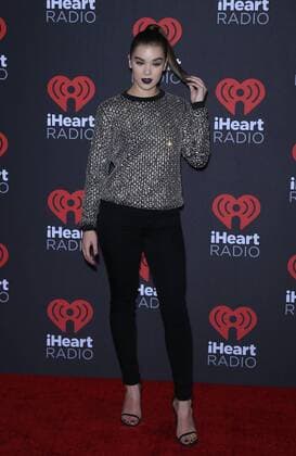 September 23, 2016 - Las Vegas, NV, United States - 23 September 2016 - Las Vegas, NV - Hailee Steinfeld. 2016 iHeart Radio Music Festival Photo Room at T-Mobile Arena. Photo Credit: MJT AdMedia Las Vegas United States - ZUMAa123