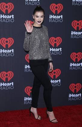 September 23, 2016 - Las Vegas, NV, United States - 23 September 2016 - Las Vegas, NV - Hailee Steinfeld. 2016 iHeart Radio Music Festival Photo Room at T-Mobile Arena. Photo Credit: MJT AdMedia Las Vegas United States - ZUMAa123