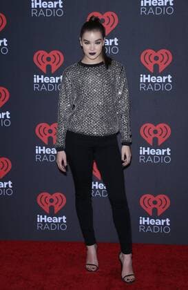 September 23, 2016 - Las Vegas, NV, United States - 23 September 2016 - Las Vegas, NV - Hailee Steinfeld. 2016 iHeart Radio Music Festival Photo Room at T-Mobile Arena. Photo Credit: MJT AdMedia Las Vegas United States - ZUMAa123