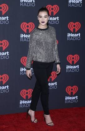 September 23, 2016 - Las Vegas, NV, United States - 23 September 2016 - Las Vegas, NV - Hailee Steinfeld. 2016 iHeart Radio Music Festival Photo Room at T-Mobile Arena. Photo Credit: MJT AdMedia Las Vegas United States - ZUMAa123