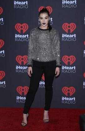 September 23, 2016 - Las Vegas, NV, United States - 23 September 2016 - Las Vegas, NV - Hailee Steinfeld. 2016 iHeart Radio Music Festival Photo Room at T-Mobile Arena. Photo Credit: MJT AdMedia Las Vegas United States - ZUMAa123