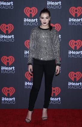 September 23, 2016 - Las Vegas, NV, United States - 23 September 2016 - Las Vegas, NV - Hailee Steinfeld. 2016 iHeart Radio Music Festival Photo Room at T-Mobile Arena. Photo Credit: MJT AdMedia Las Vegas United States - ZUMAa123