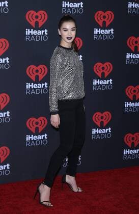September 23, 2016 - Las Vegas, NV, United States - 23 September 2016 - Las Vegas, NV - Hailee Steinfeld. 2016 iHeart Radio Music Festival Photo Room at T-Mobile Arena. Photo Credit: MJT AdMedia Las Vegas United States - ZUMAa123