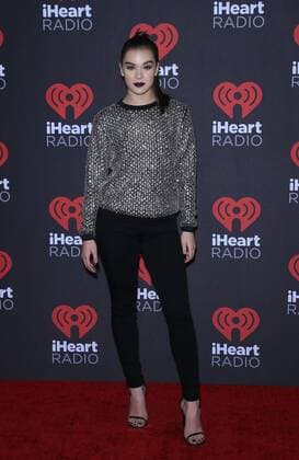 September 23, 2016 - Las Vegas, NV, United States - 23 September 2016 - Las Vegas, NV - Hailee Steinfeld. 2016 iHeart Radio Music Festival Photo Room at T-Mobile Arena. Photo Credit: MJT AdMedia Las Vegas United States - ZUMAa123