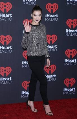 September 23, 2016 - Las Vegas, NV, United States - 23 September 2016 - Las Vegas, NV - Hailee Steinfeld. 2016 iHeart Radio Music Festival Photo Room at T-Mobile Arena. Photo Credit: MJT AdMedia Las Vegas United States - ZUMAa123