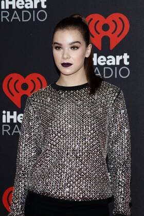 Actress and singer Hailee Steinfeld arrives for the iHeartRadio Music Festival at the T-Mobile Arena in Las Vegas, Nevada on September 23, 2016.  LVP2016092382 JAMESxATOA