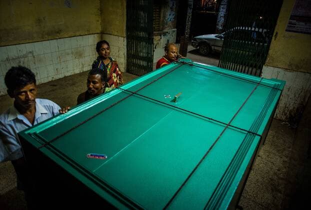 September 23, 2016 - Bogra, North Bengal, Bangladesh - Daily life in Bogra District, Bangladhesh, on 23 September 2016. A significant numbers of family shift in Bogra for the working purpose. it should be mentioned, it s most developed district in Northern part of Bagladesh, also known as GATE OF NORTH BENGAL. A family brought a Almirah, brought in Railway station to take with them to the Gaibandha here seen. Bogra Bangladesh  - ZUMAn230