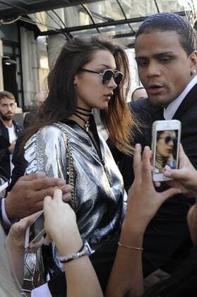 Milano Bella Hadid leave the hotel escorted by three bodyguards  Copyright: xLivioxValeriox