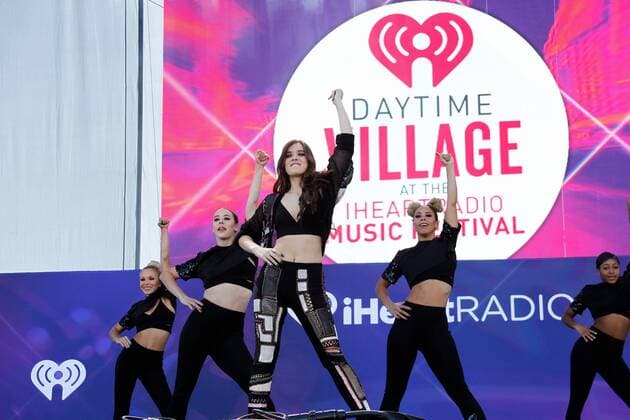 Hailee Steinfeld performs onstage at the iHeartRadio Daytime Village Concerts in Las Vegas, Nevada on September 24, 2016.  LVP2016092428 JAMESxATOA