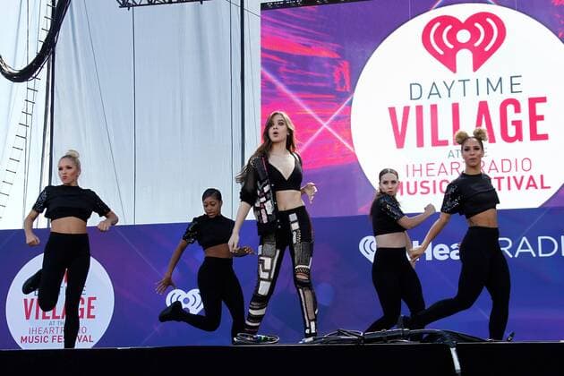 Hailee Steinfeld performs onstage at the iHeartRadio Daytime Village Concerts in Las Vegas, Nevada on September 24, 2016.  LVP2016092425 JAMESxATOA