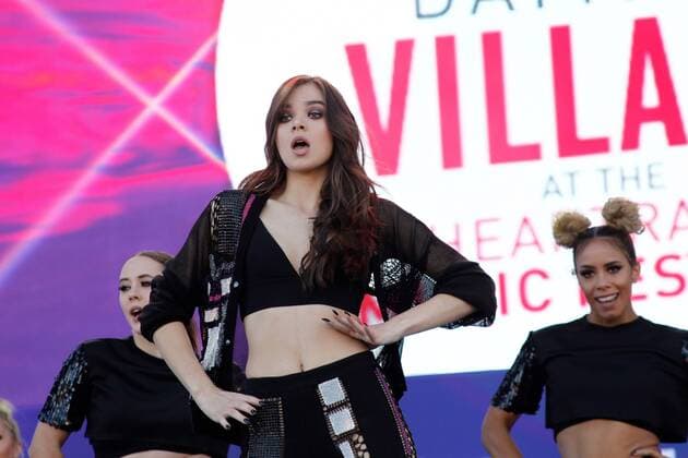 Hailee Steinfeld performs onstage at the iHeartRadio Daytime Village Concerts in Las Vegas, Nevada on September 24, 2016.  LVP2016092427 JAMESxATOA